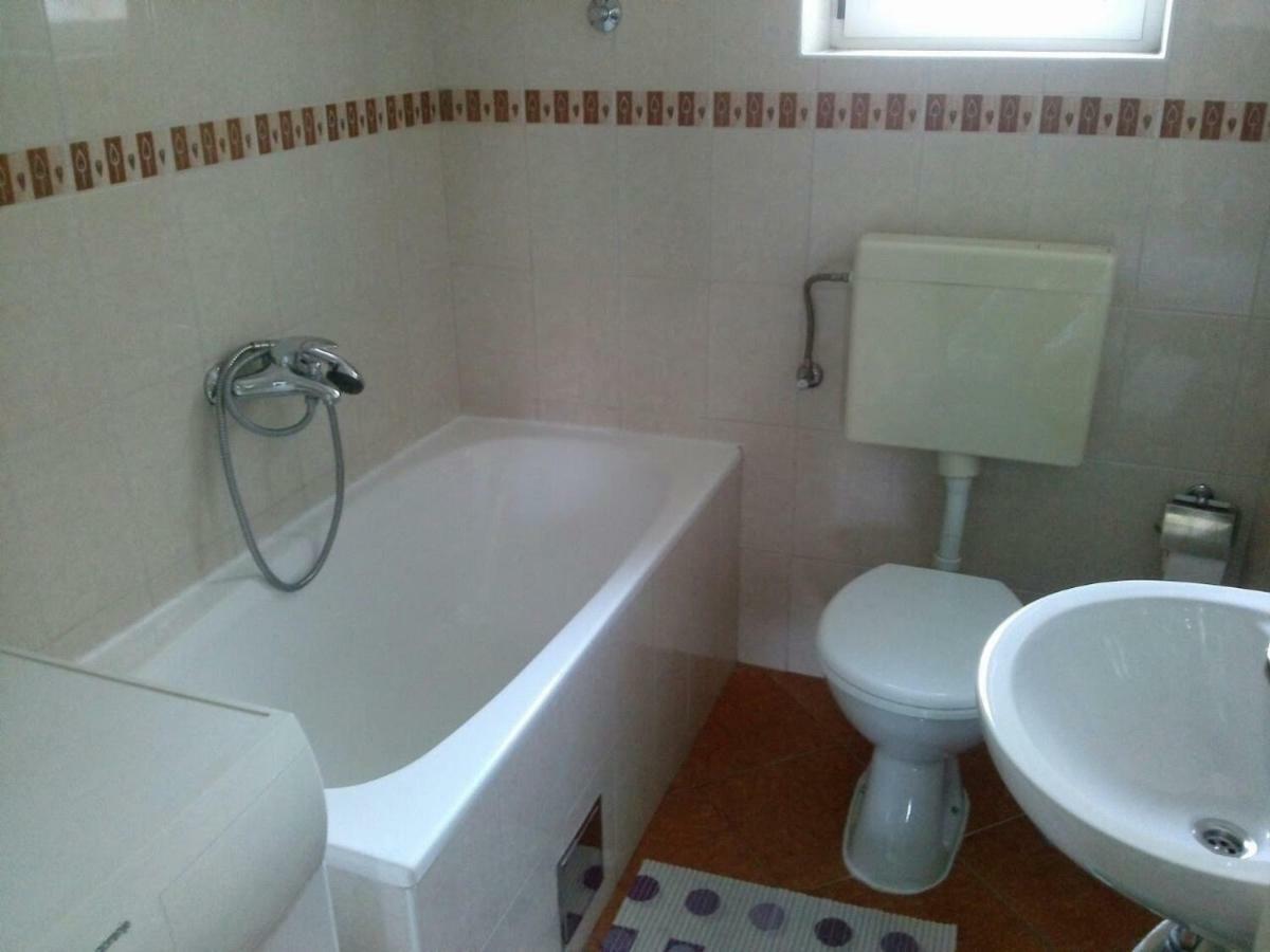 Apartment For 6 In Makarska Centar 외부 사진